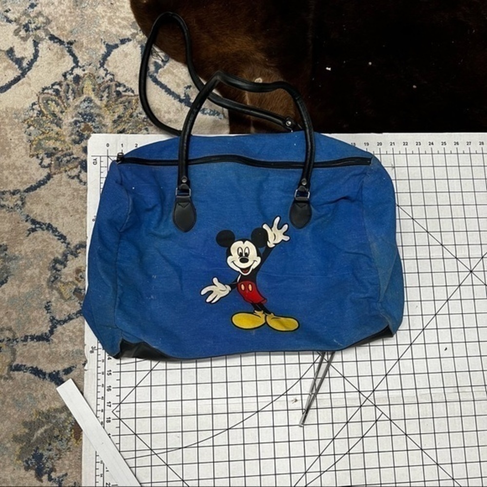 Disney Mickey Unlimited VNTG duffel bag - Picture 2 of 7